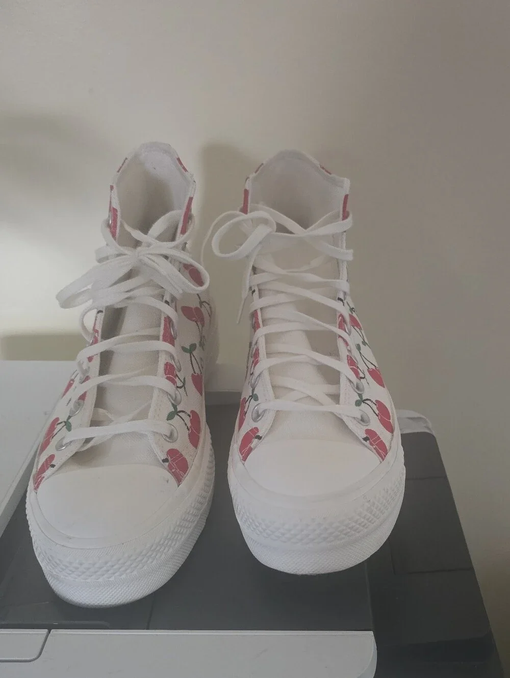 Converse Women's Chuck Taylor AllStar Lift Platform‎ High. Cherries. Women SZ 10